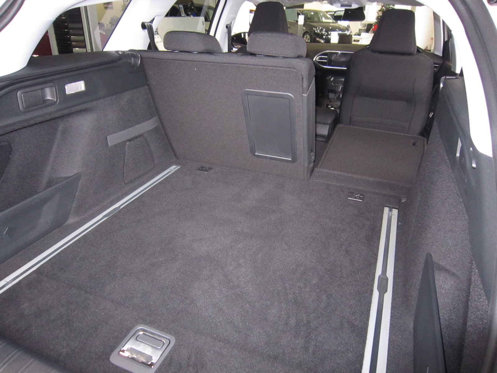 ◆ NEW PEUGEOT　308SW DEBUT FAIR　12/6(Sat)7(Sun)◆